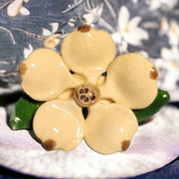 Vintage Porcelain Dogwood Blossom Brooch - Picture 4 of 9
